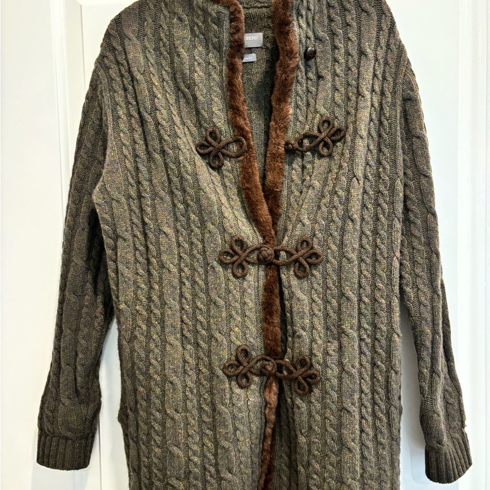 Green Wool sweater with brown accidents and fur trim